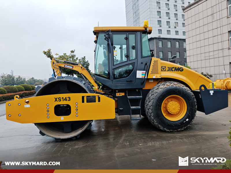 Spain - 1 Unit XCMG GR165 Motor Grader & 1 XS143 Road Roller