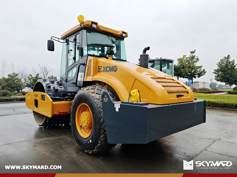 Spain - 1 Unit XCMG GR165 Motor Grader & 1 XS143 Road Roller