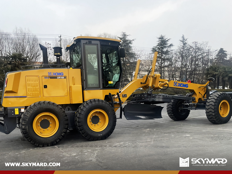 Spain - 1 Unit XCMG GR165 Motor Grader & 1 XS143 Road Roller