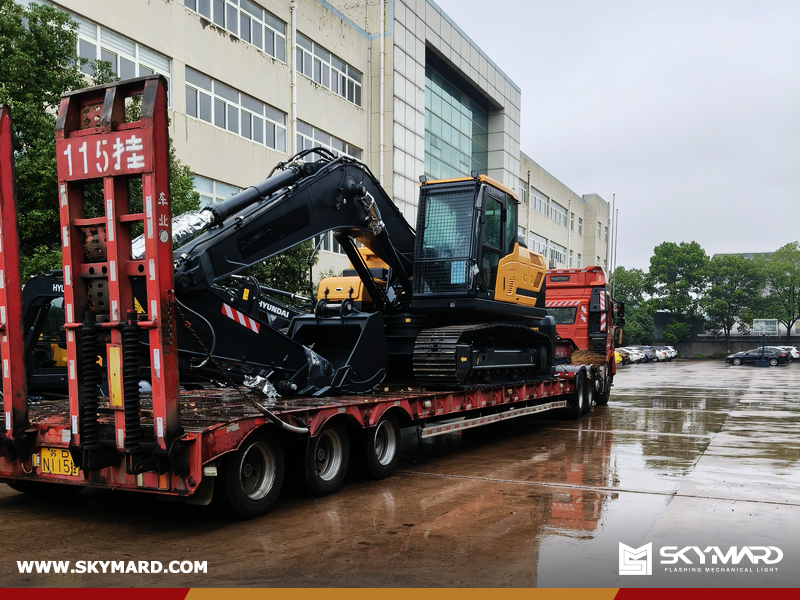 Colombia - 3 Units HYUNDAI HX220L Crawler Excavators & 2 XCMG XE215 Crawler Excavators