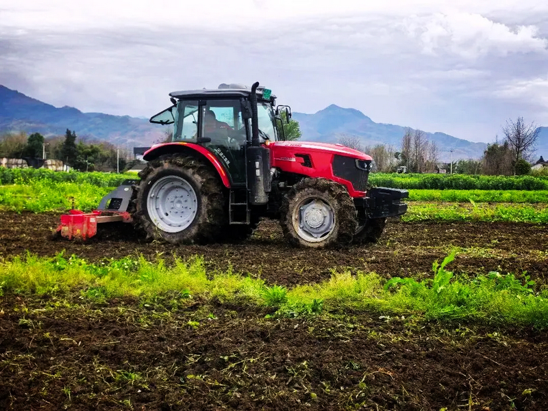 XCMG Tractors Empower Spring Farming Across China
