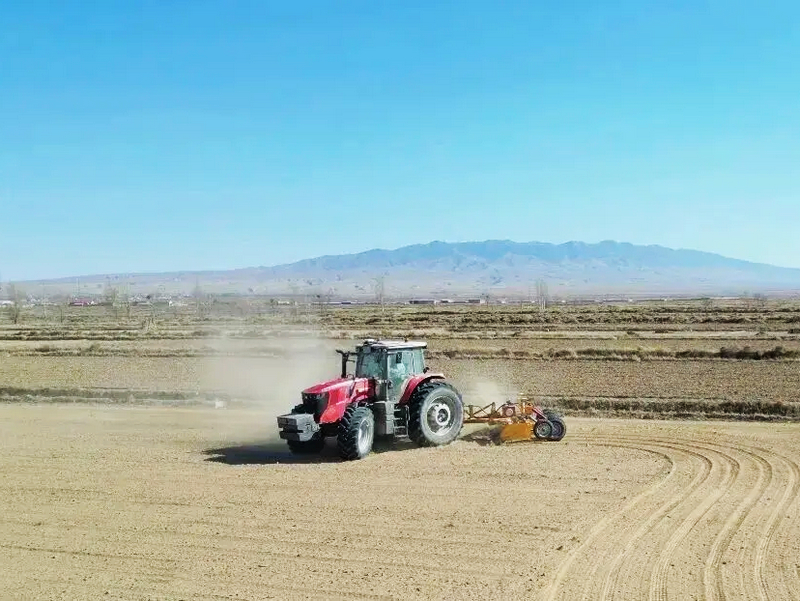 XCMG Tractors Empower Spring Farming Across China