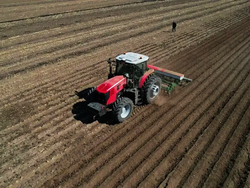 XCMG Tractors Empower Spring Farming Across China