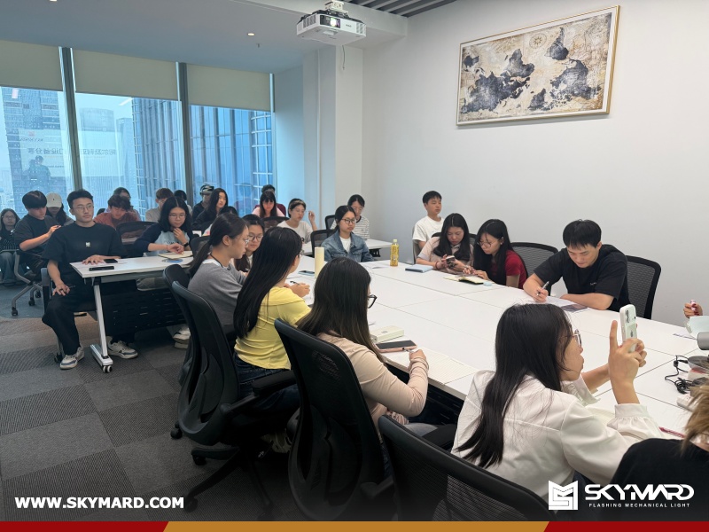 SKYMARD Young Eagles Training Foreign Trade Orator Session on Algerian Equipment Market