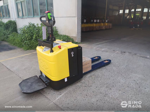 Russia - 16 Unit SINOMADA Pallet Truck CBD20-460Li & 1 Mingnuo Sweeper 